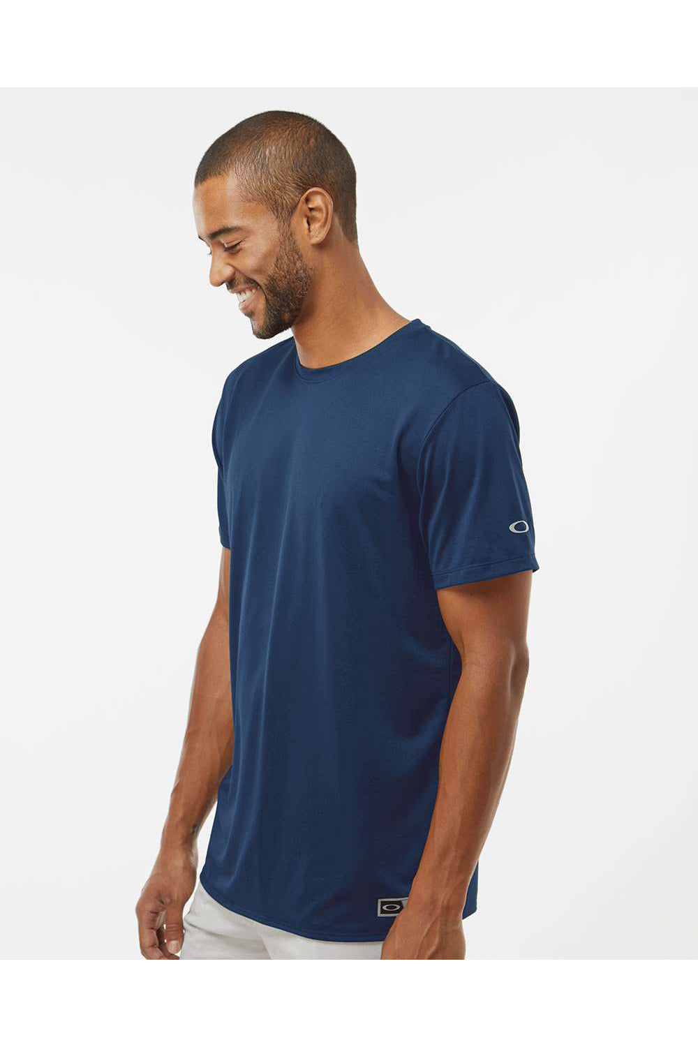 Oakley FOA402991 Mens Team Issue Hydrolix Short Sleeve Crewneck T-Shirt Team Navy Blue Model Side