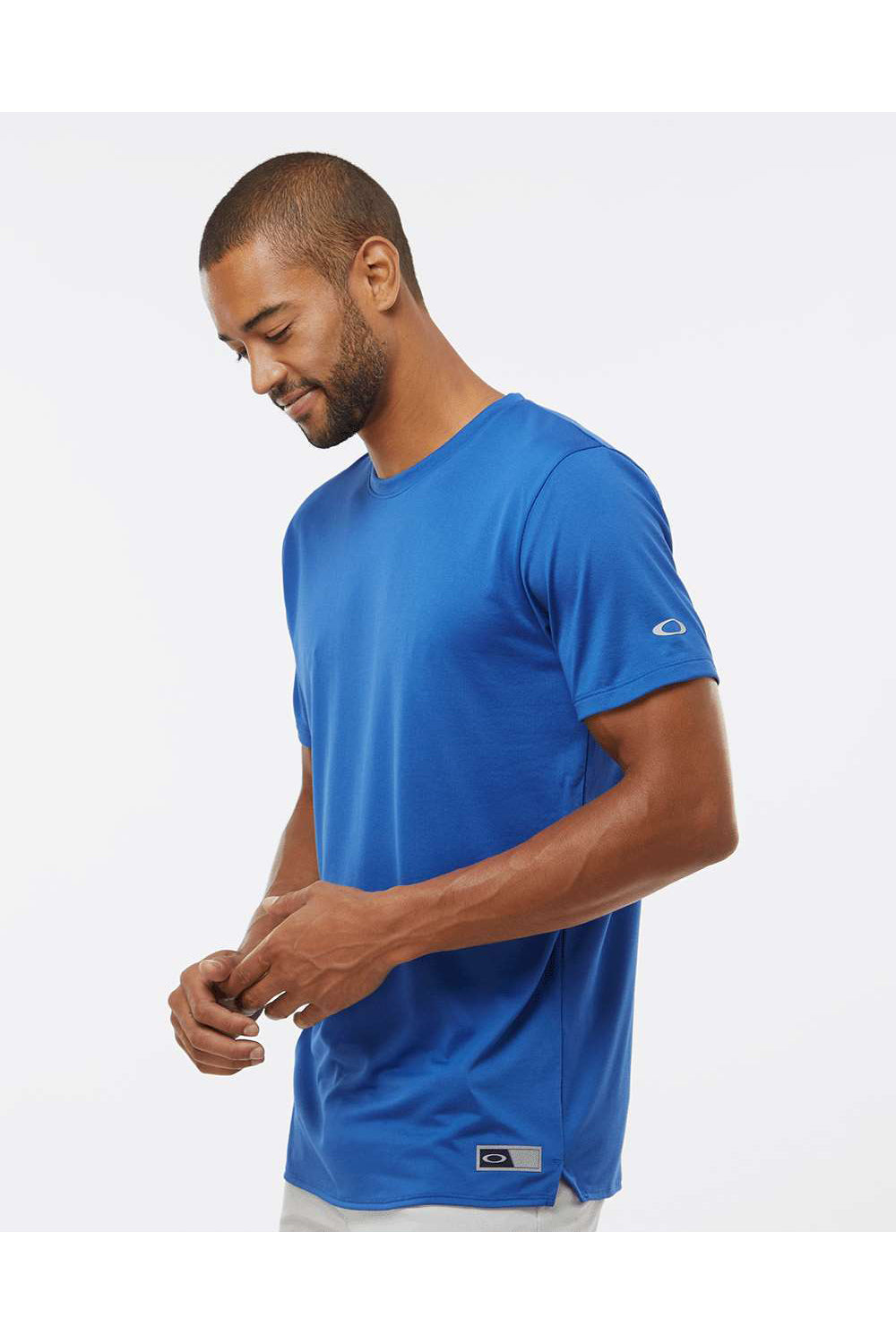 Oakley FOA402991 Mens Team Issue Hydrolix Short Sleeve Crewneck T-Shirt Team Royal Blue Model Side