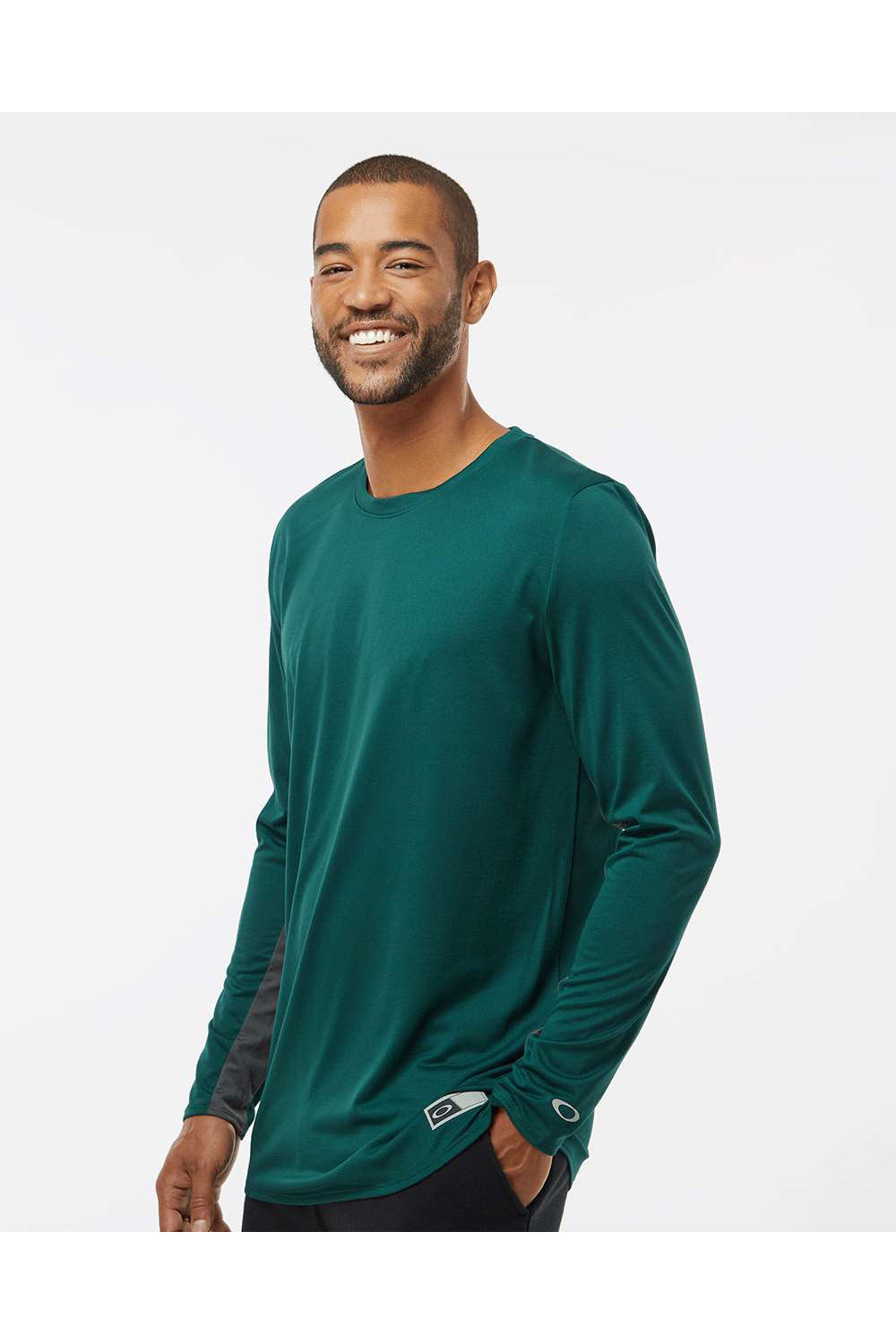 Oakley FOA402992 Mens Team Issue Hydrolix Long Sleeve Crewneck T-Shirt Team Fir Green Model Side