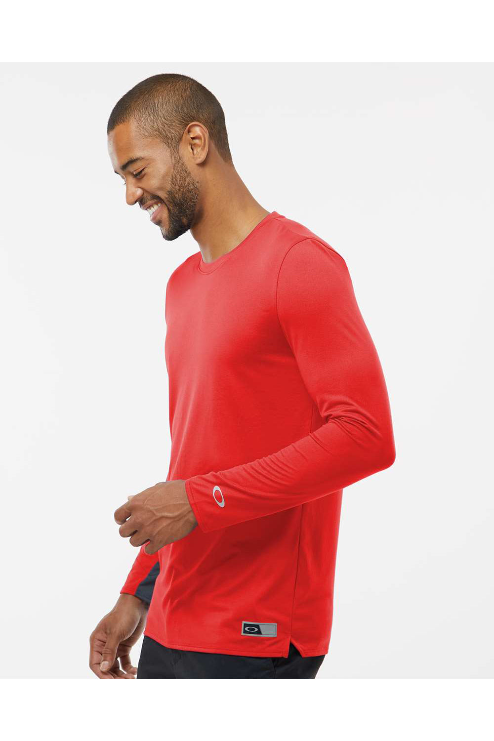 Oakley FOA402992 Mens Team Issue Hydrolix Long Sleeve Crewneck T-Shirt Team Red Model Side