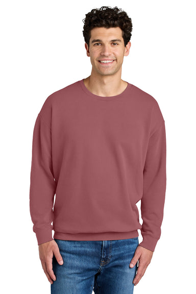 Comfort Colors 1466 Mens Garment Dyed Fleece Crewneck Sweatshirt Crimson Red Model Front