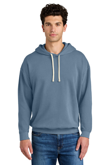 Comfort Colors 1467 Mens Garment Dyed Fleece Hooded Sweatshirt Hoodie Blue Jean Model Front