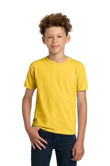 Gildan 2000B/G200B Youth Ultra Short Sleeve Crewneck T-Shirt Daisy Yellow Model Front