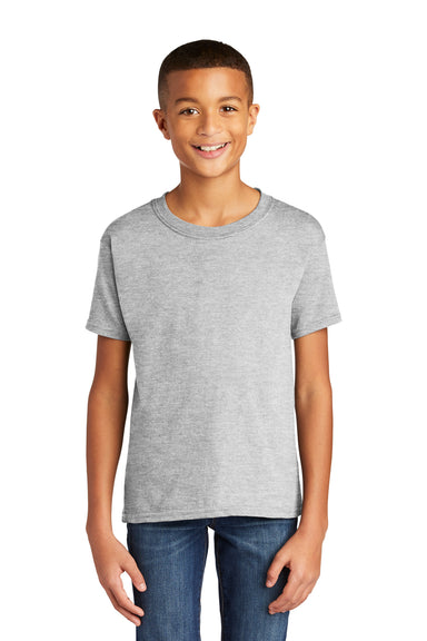 Gildan 64000B Youth Softstyle Short Sleeve Crewneck T-Shirt Sport Grey Model Front