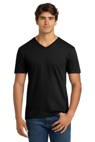 Gildan 64V00/G64V Mens Softstyle Short Sleeve V-Neck T-Shirt Black Model Front