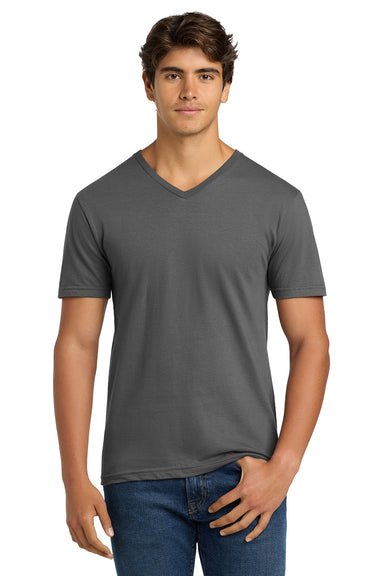 Gildan 64V00/G64V Mens Softstyle Short Sleeve V-Neck T-Shirt Charcoal Grey Model Front