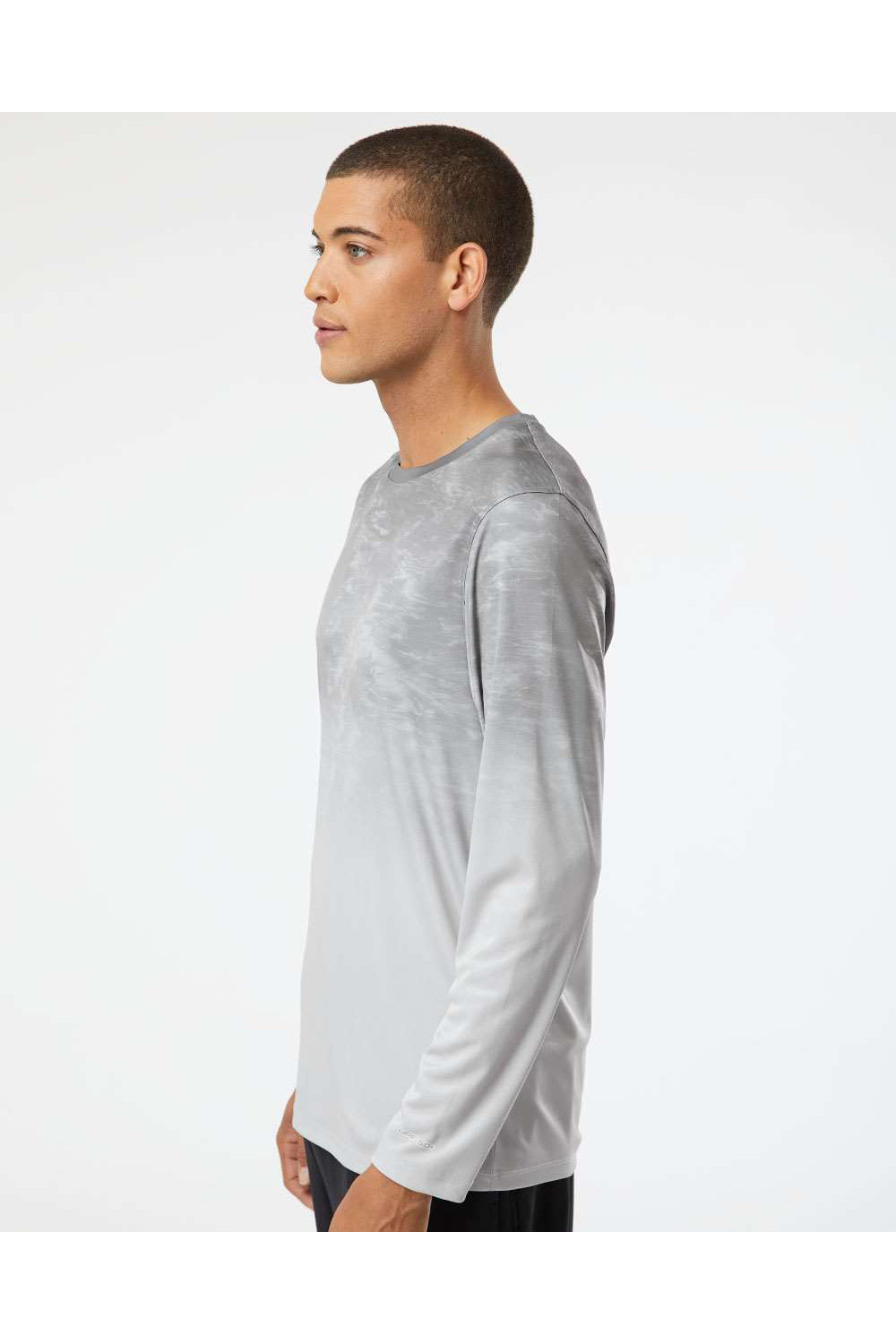 Paragon 229 Mens Montauk Oceanic Fade Performance Long Sleeve Crewneck T-Shirt Aluminum Grey Model Side