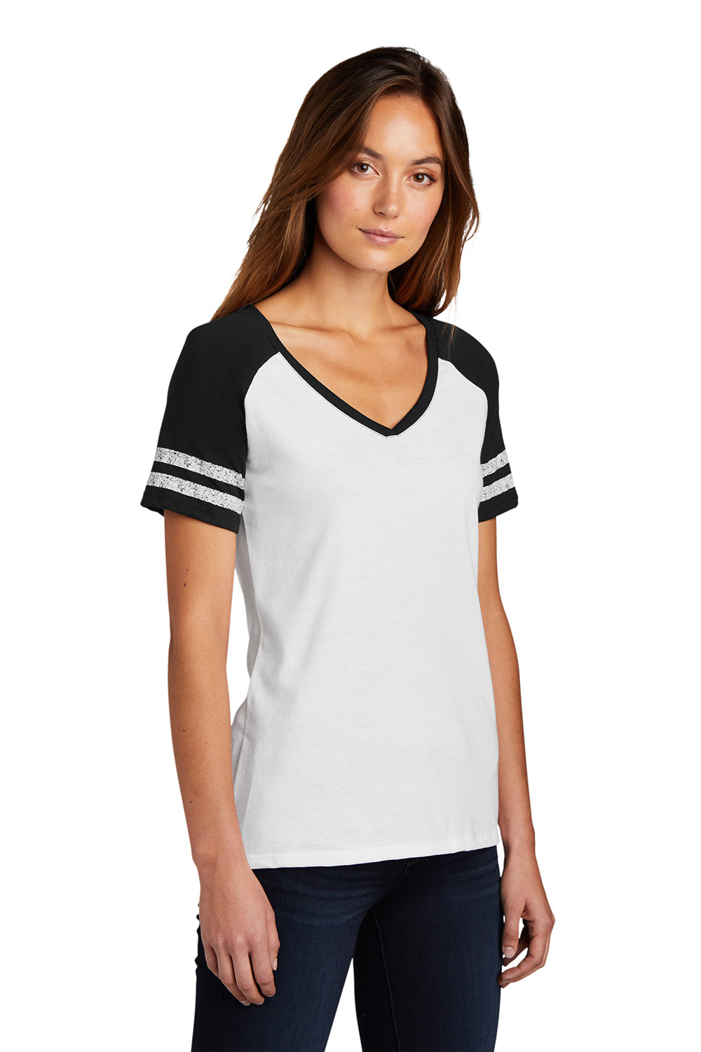 District DM476 Womens Game Short Sleeve V-Neck T-Shirt White/Black Model 3q