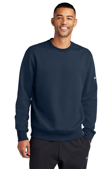 Nike NKFD9863 Mens Club Fleece Crewneck Sweatshirt Midnight Navy Blue Model Front