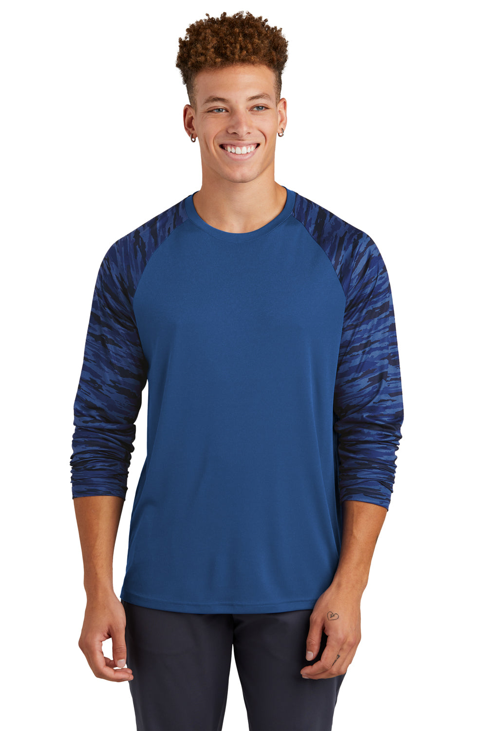 Sport-Tek ST376LS Mens Drift Camo Colorblock Moisture Wicking Long Sleeve Crewneck T-Shirt True Royal Blue Model Front