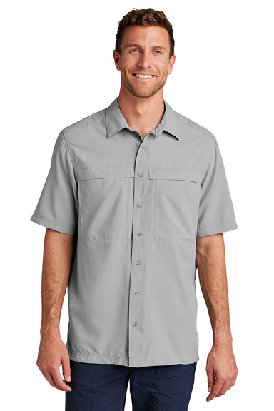 Port Authority W961 Mens Daybreak Moisture Wicking Short Sleeve Button Down Shirt w/ Double Pockets Gusty Grey Model Front