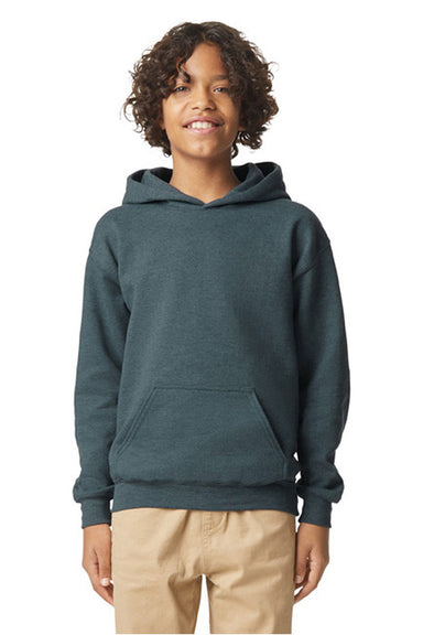 Gildan SF500B Youth Softstyle Hooded Sweatshirt Hoodie w/ Pouch Pocket Heather Dark Grey Model Front